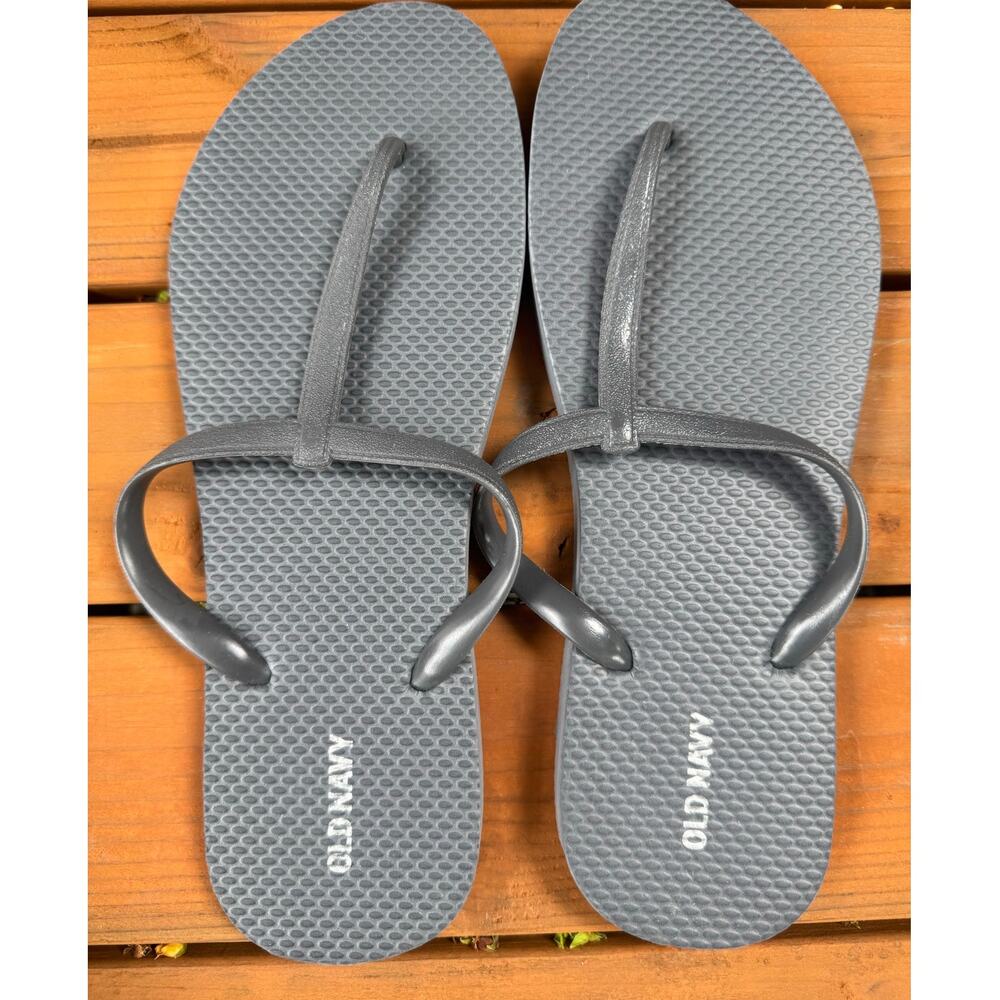 Old Navy T Strap Flip Flops - New, never been worn - Women's 9